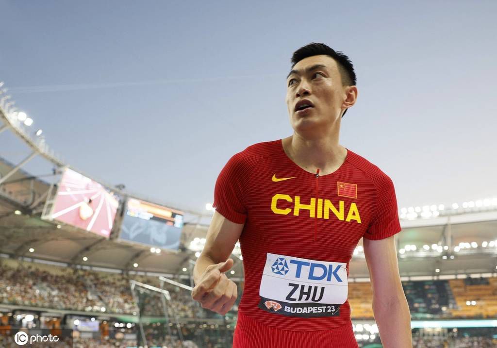 图片报：基米希转会已不是拜仁禁忌话题，如不续约明夏他可能被卖英媒talkSPORT爆料，如果菲利普斯在冬窗离队，曼城可能会求购基米希。